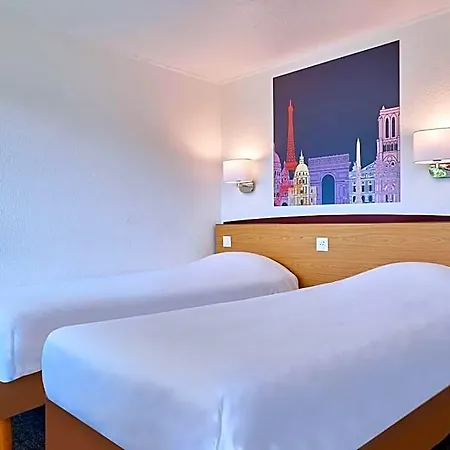Kyriad Bastillac Отель Тарб